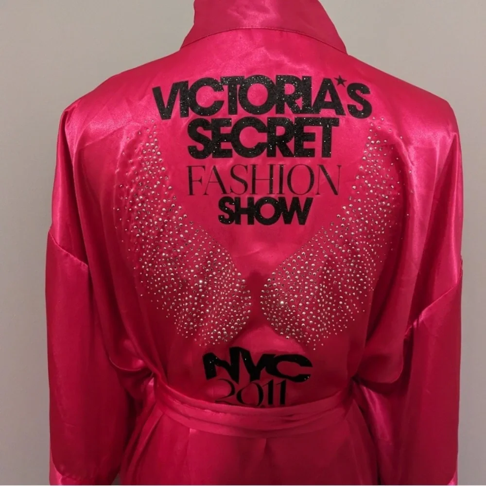 EXTREMELY RARE Victorias Secret NYC Fashion Show 2011 Silk Kimono